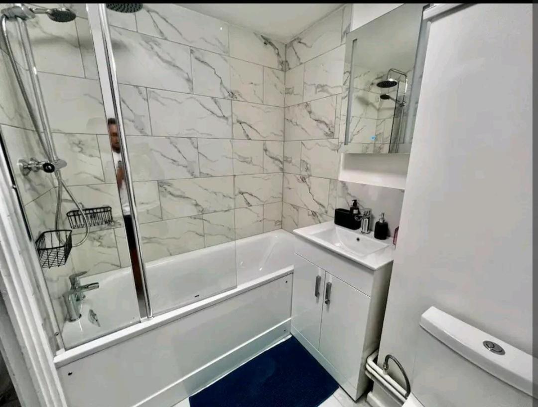 Lovely 2Br Suite In Bow, E3 London Exterior photo